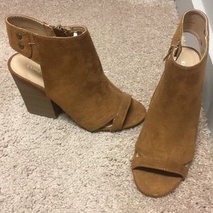 Express chunky heel